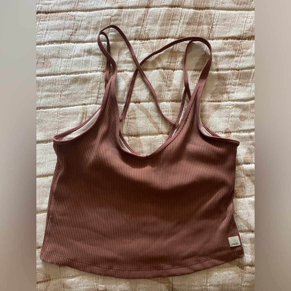 Vuori tank mauve color with shelf bra